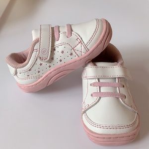 ⭐️ Size 5 💕 Stride Rite Toddler Sneaker ⭐️ Stars